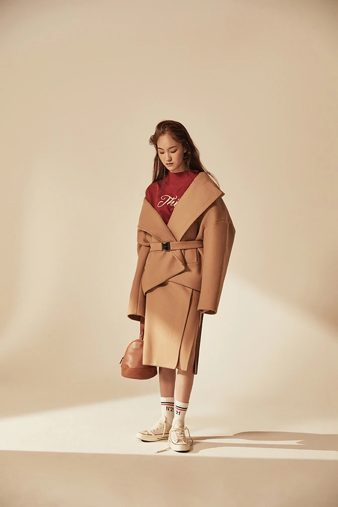 Singles — Fashion 사진 02