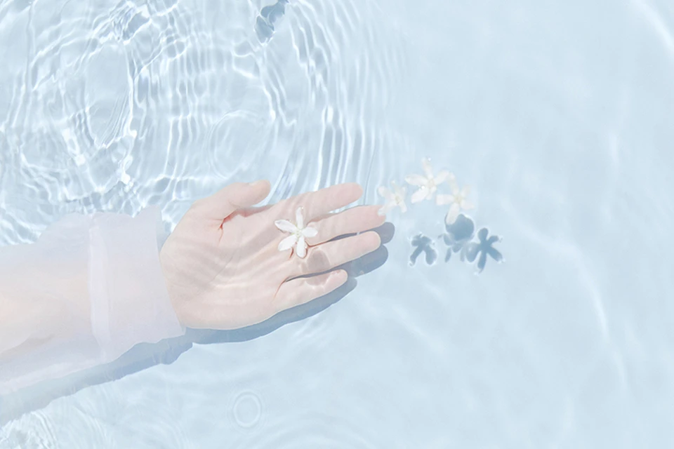 Singles — Beauty 사진 05