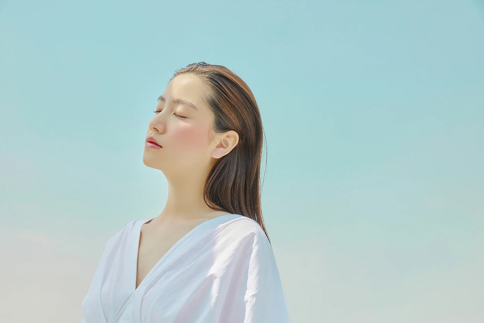 Singles — Beauty 사진 06