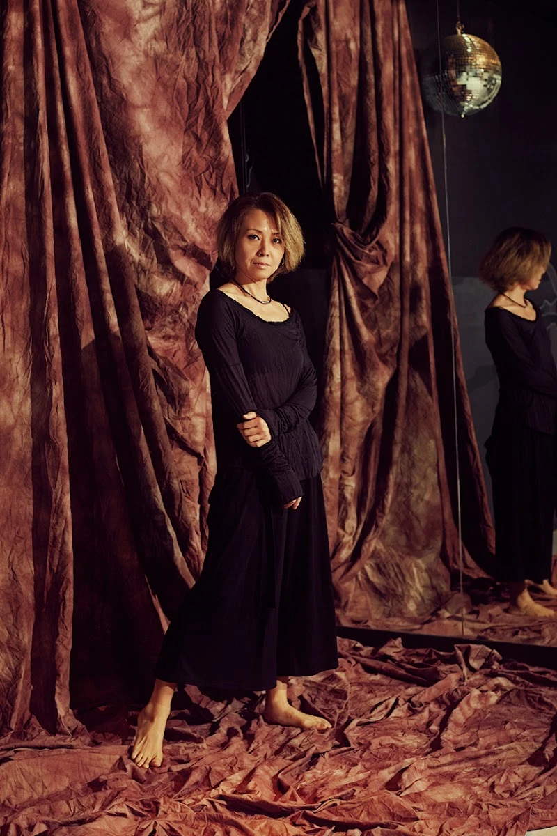 Singles — Fashion 사진 02